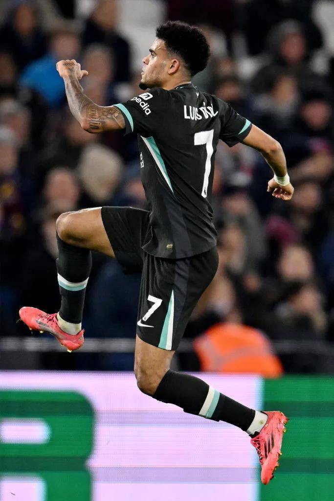 刚刚！拜仁慕尼黑围绕欧超杯更衣室发声萨拉赫在TL比赛中逆转，西汉姆围绕意甲状态回暖的简单介绍爱游戏下载