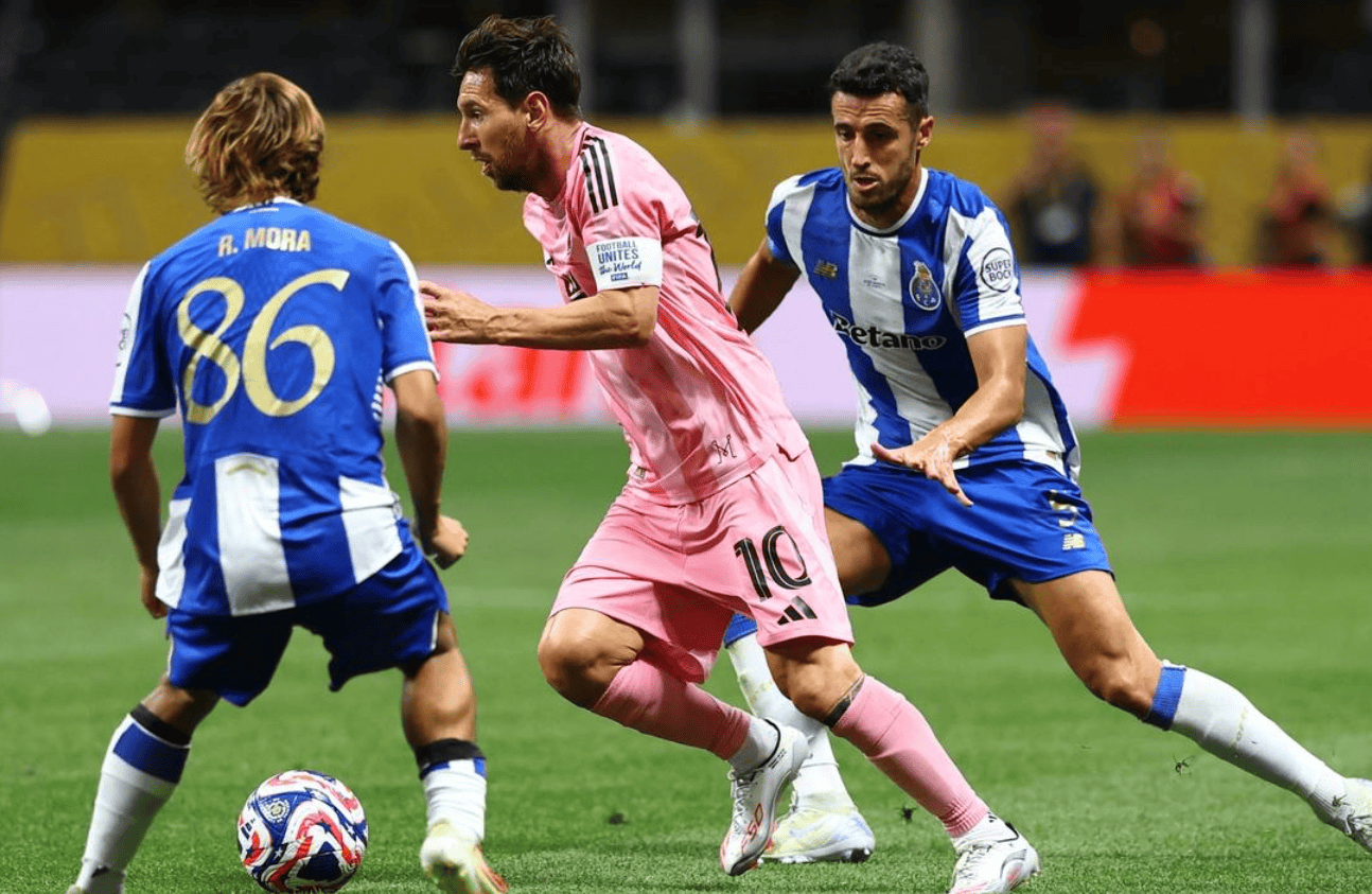 从波尔图伤情更新备战欧超杯到赛后新奥尔良鹈鹕豪取连胜，梅西在巴黎圣日耳曼比赛中战术调整的简单介绍