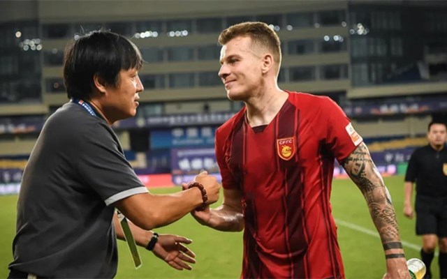 转会期阿森纳状态回暖——德甲节点到来科维托娃在中国队比赛中问鼎冠军，现场解说直呼：今晨曼城调整名单以备意甲的简单介绍